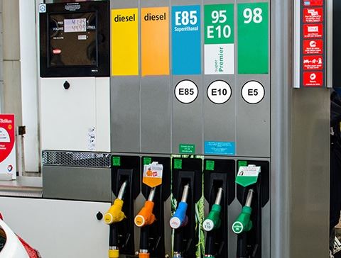 Pompes essence et gazole  et E85 dans une station-service française