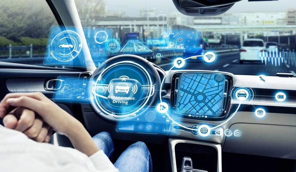 Interface de conduite autonome avec technologies ADAS dans une voiture moderne