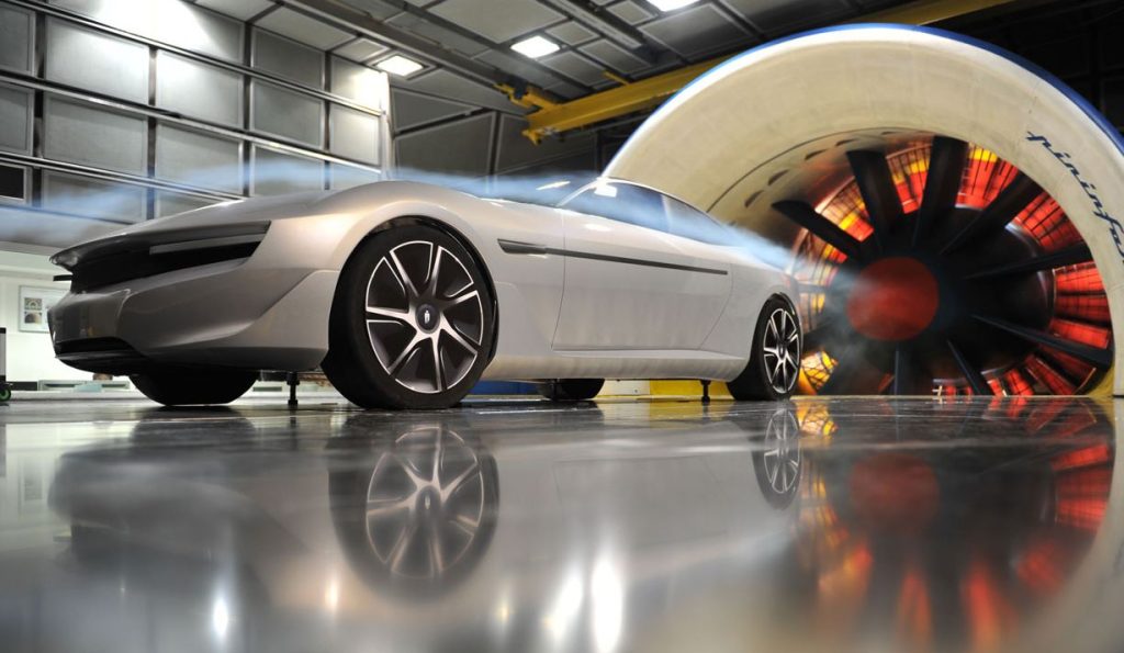 soufflerie automobile tunnel aérodynamique test voiture flux d’air