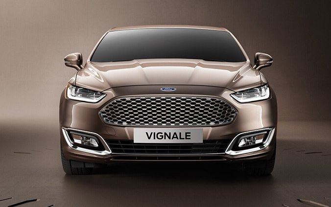 Ford Mondeo Vignale moderne avec calandre chromée et finition haut de gamme