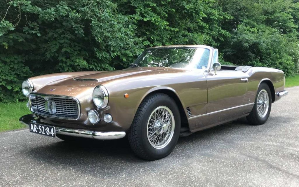 Maserati 3500 GT Spyder Vignale vue de trois quarts avant