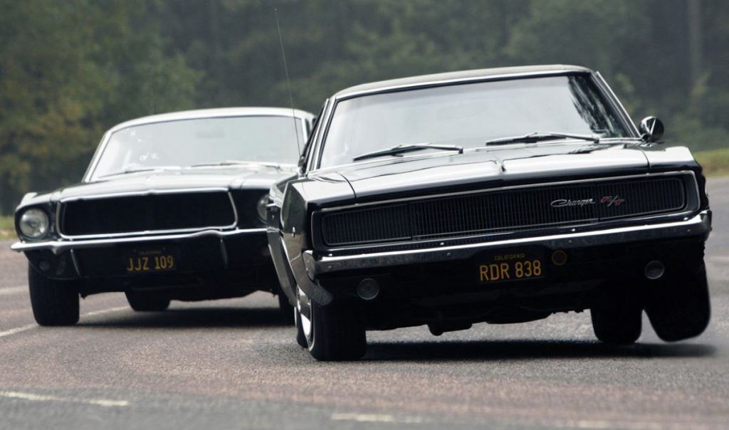 Ford Mustang et Dodge Charger dans la poursuite du film Bullitt