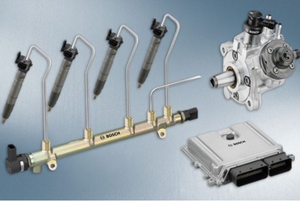 Rampe common rail Bosch avec injecteurs diesel et calculateur moteur