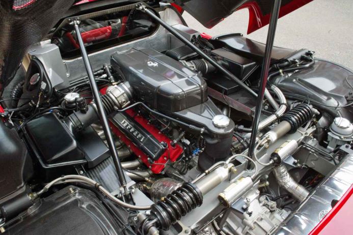 moteur V12 Ferrari Enzo 6.0 litres 660 chevaux en position centrale