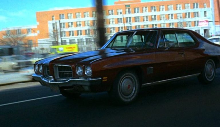 Pontiac LeMans 1971 en mouvement dans The French Connection poursuite