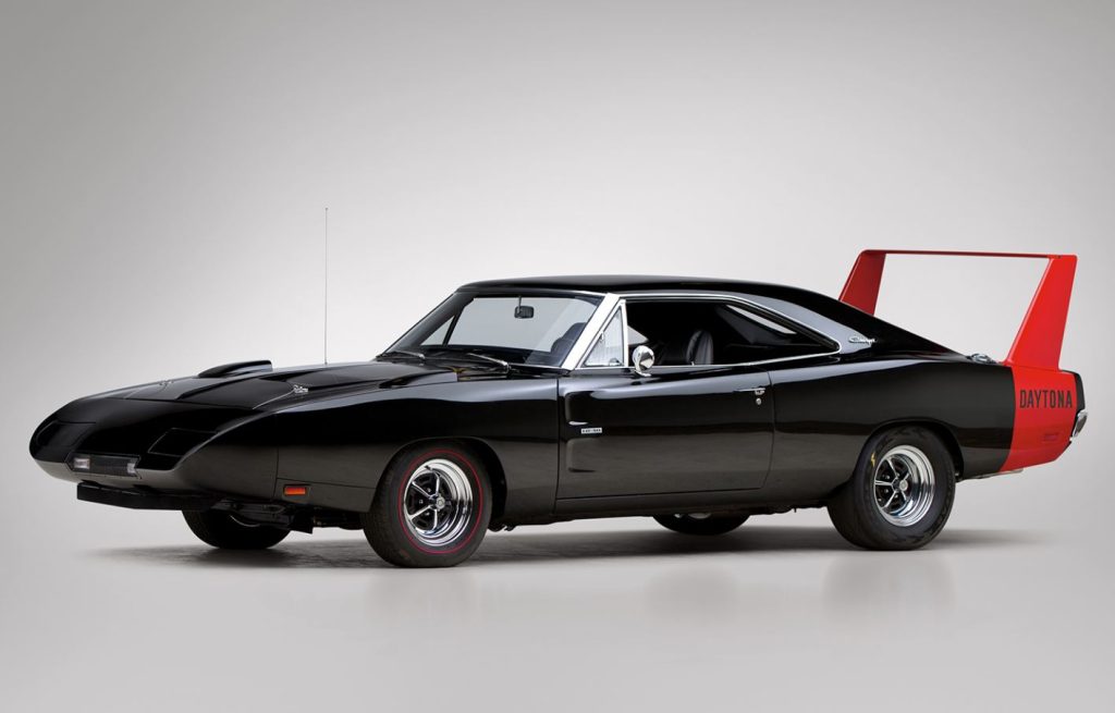 Dodge Charger Daytona noire avec immense aileron arrière NASCAR