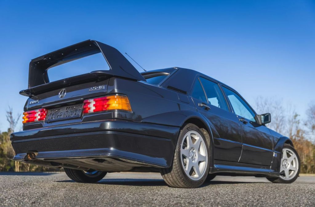 Mercedes 190E 2.5-16 Evolution II avec énorme aileron arrière DTM