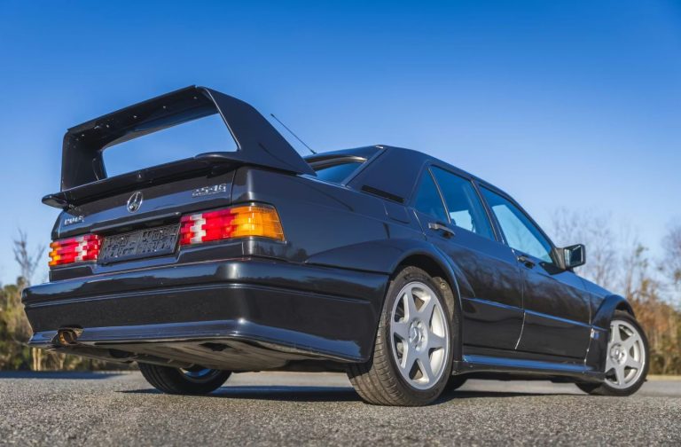 Mercedes 190E 2.5-16 Evolution II avec énorme aileron arrière DTM