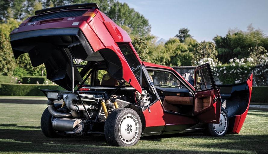 Lancia Delta S4 ouvrants ouverts montrant moteur et structure tubulaire