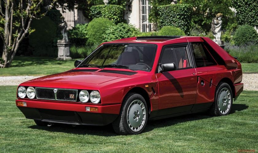 Lancia Delta S4 version route Stradale rouge voiture de collection