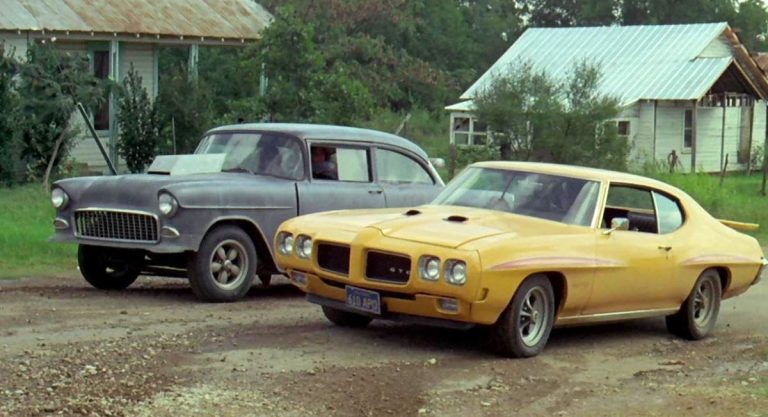 Macadam à deux voies départ d'une course improvisée