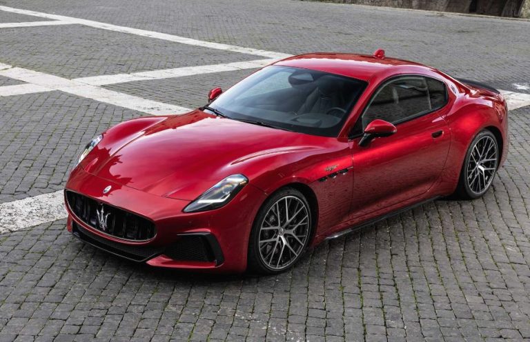 Maserati GranTurismo rouge illustrant la crise actuelle de la marque