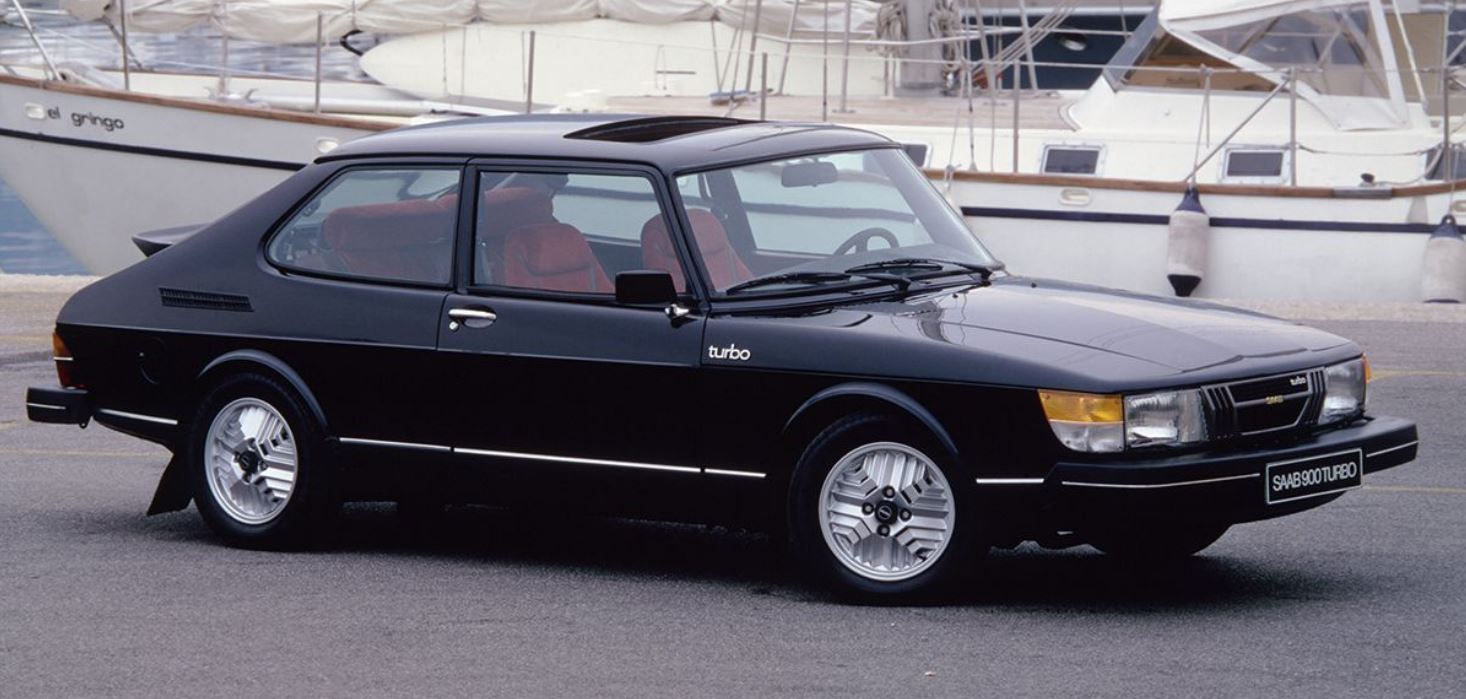Saab 900 Turbo profil voiture de légende suédoise des années 80