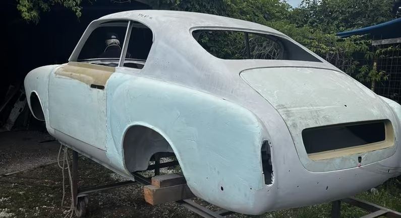 Carrosserie de Fiat 600 Rendez Vous Vignale 1959 en restauration complète