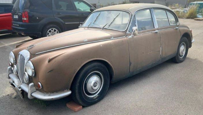 Daimler Super V8 1968 marron conduite à droite en état d’origine