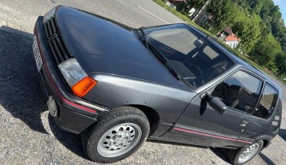 Peugeot 205 GTI 1.6 de 1990 grise retrouvée en bon état extérieur