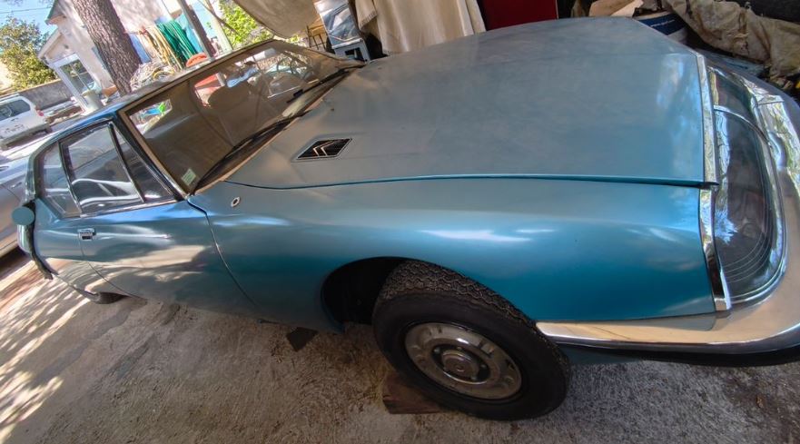 Citroën SM carburateur 1971 abandonnée dans une grange en état d’origine