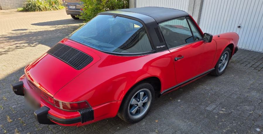 Porsche 911 SC 3.0 Targa 1981 rouge retrouvée en sortie de grange