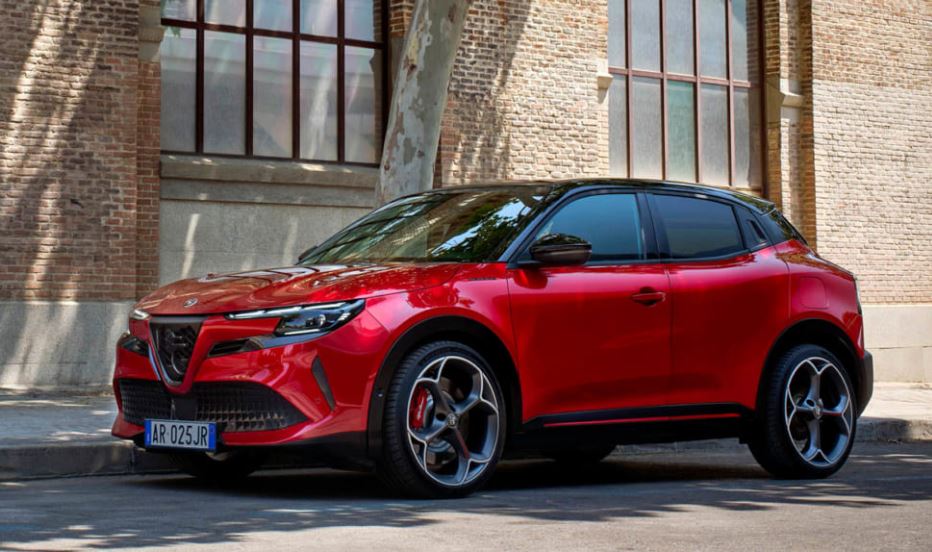 Alfa Romeo Junior rouge SUV compact du groupe Stellantis