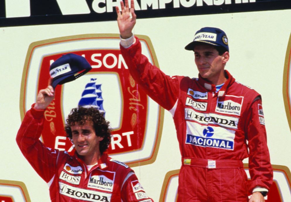 Alain Prost et Ayrton Senna sur le podium après un Grand Prix de Formule 1