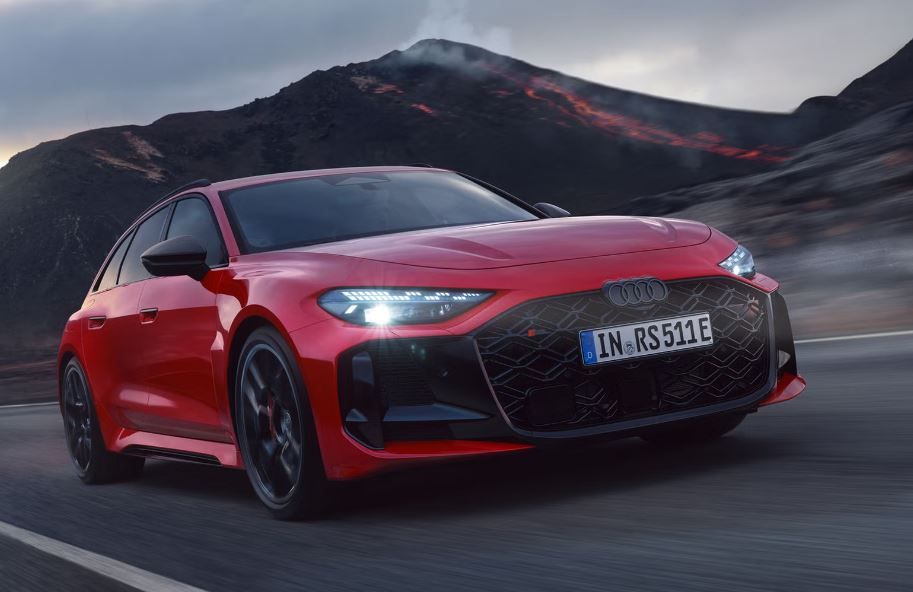 Face avant de l'Audi RS5 hybride 2026 développant 639 chevaux