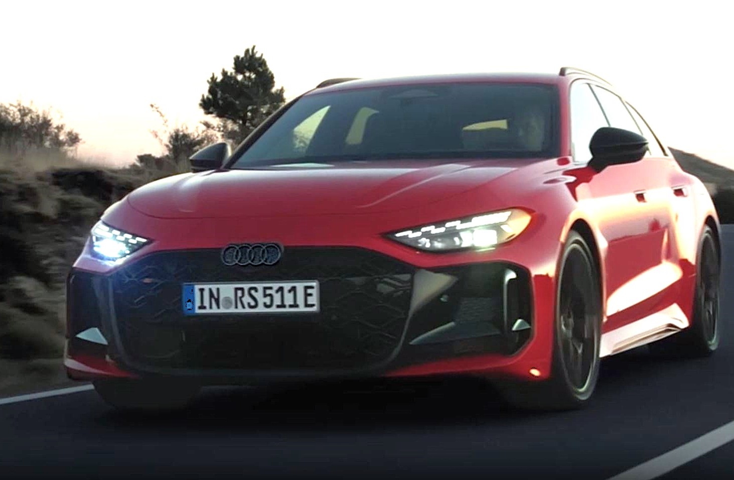 Audi RS5 hybride 2026 en roulage avec motorisation V6 hybride rechargeable de 639 ch