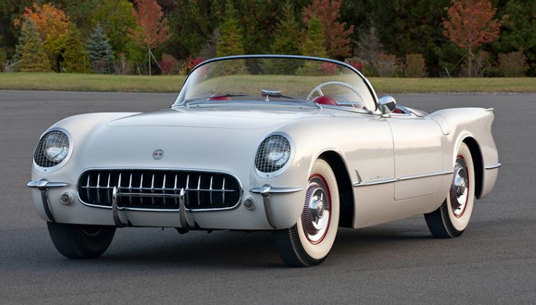 Chevrolet Corvette C1 blanche de première génération en vue avant
