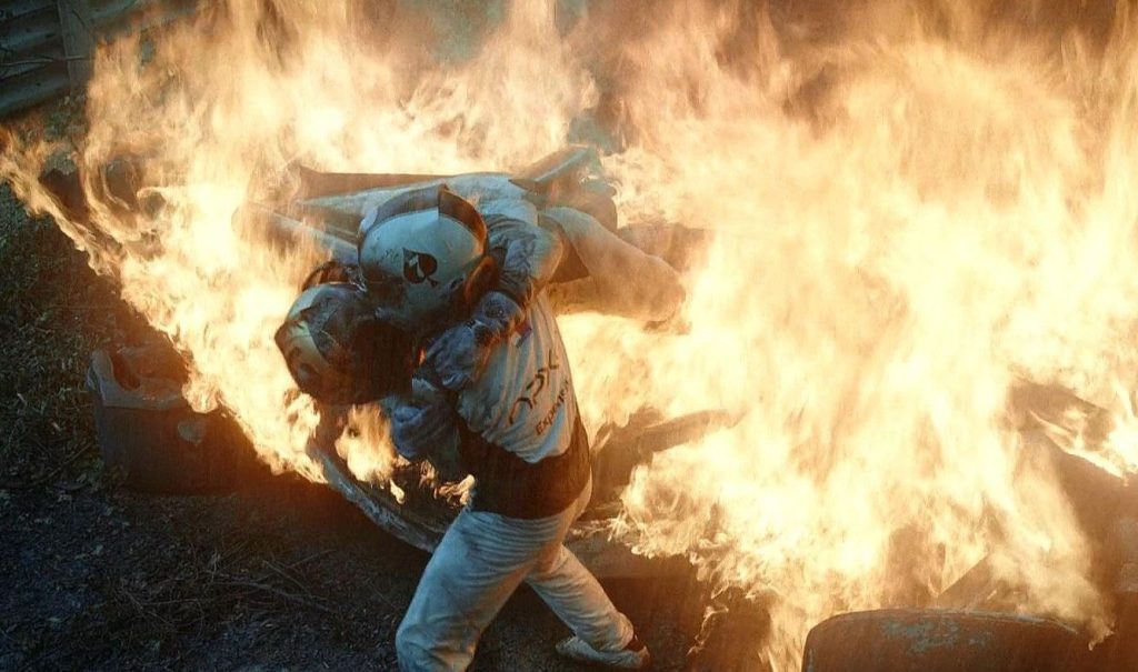 Scène d'accident et d'incendie dans le film F1 avec Brad Pitt