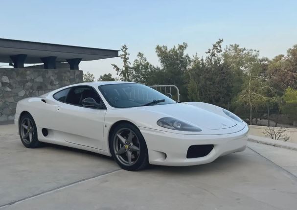 Ferrari 360 Modena blanche aperçue parmi les voitures du film Faster