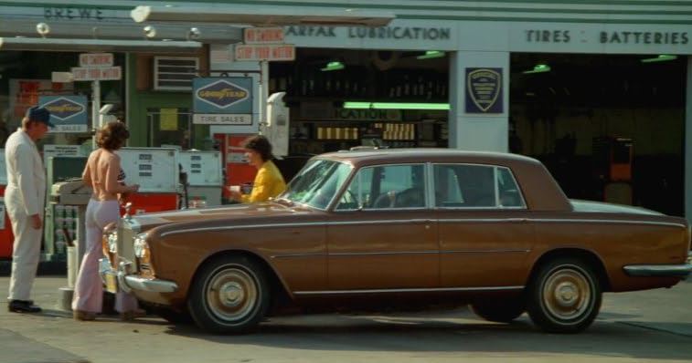 Rolls-Royce Silver Shadow lors d'un ravitaillement dans The Gumball Rally