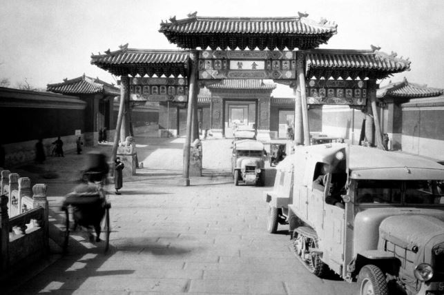 Photo historique des autochenilles de la croisière jaune Citroën en Chine dans les années 1930