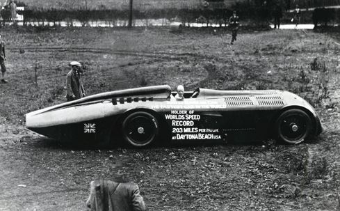 La Sunbeam équipée de pneus Dunlop lors d'un record de vitesse à Daytona Beach en 1927