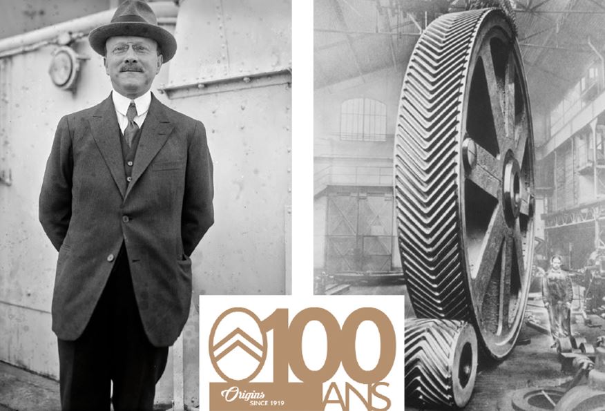 André Citroën devant un engrenage à double chevrons à l'origine du logo Citroën