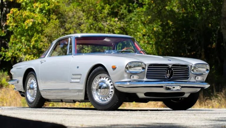Maserati 5000 GT Allemano de 1961 vue avant trois quarts en carrosserie argent