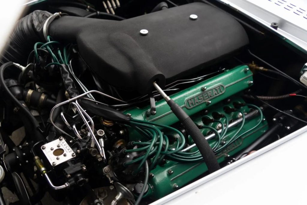Moteur V8 Maserati installé dans une Maserati 5000 GT