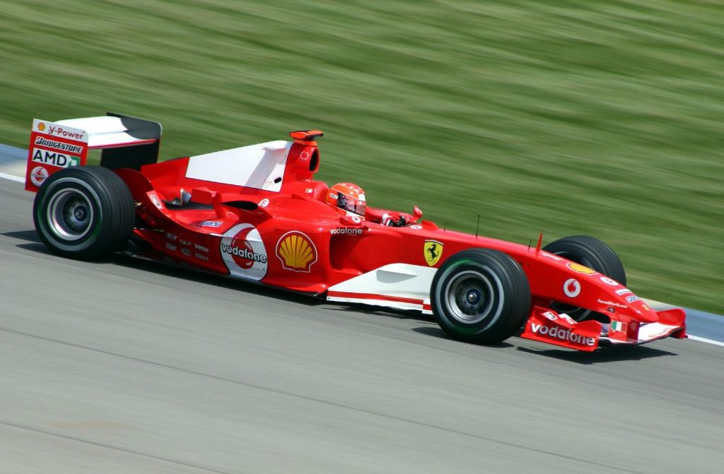 Michael Schumacher au volant de sa Ferrari F2004 lors d'une course de Formule 1
