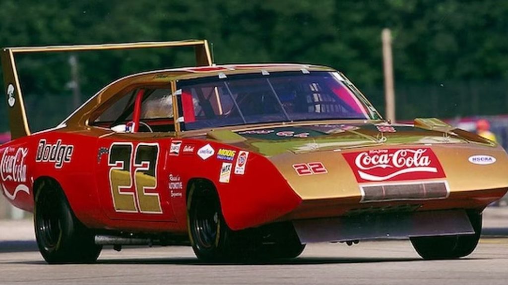 Dodge de NASCAR équipée d’un moteur 426 Hemi lors d’une course américaine