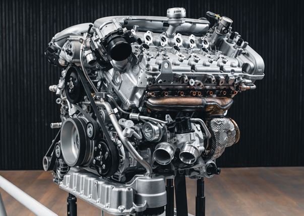 Moteur W12 Bentley biturbo développant une forte puissance dans un format compact