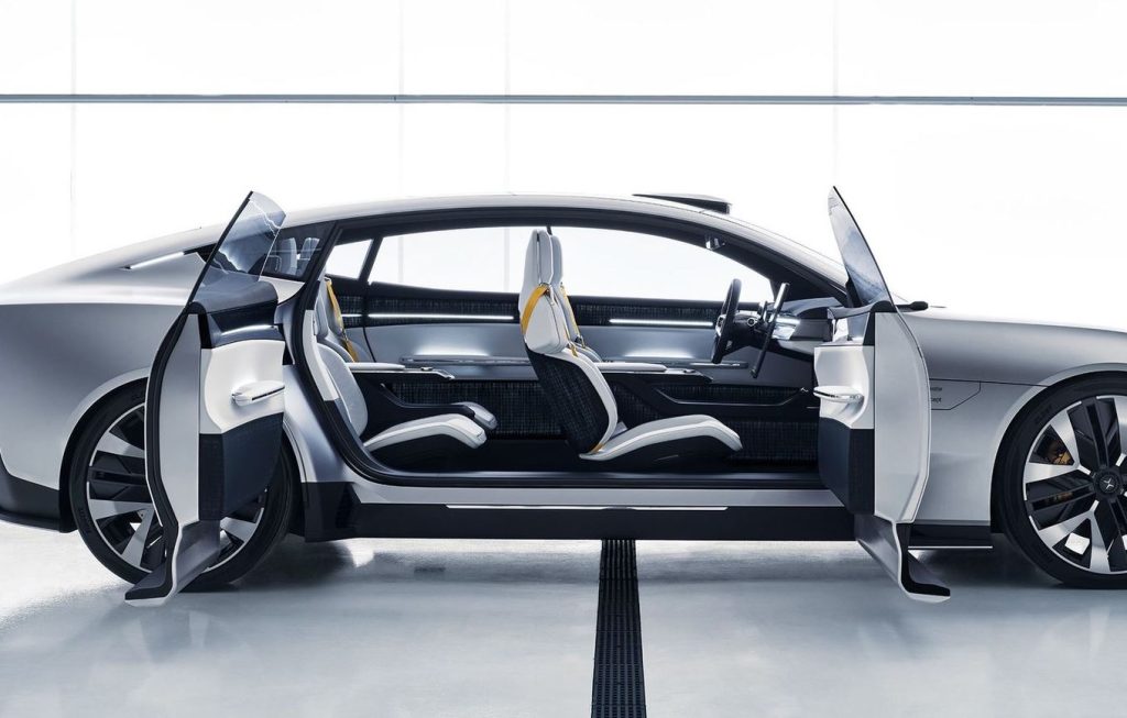 Habitacle de la Polestar 5 avec ouverture portes antagonistes