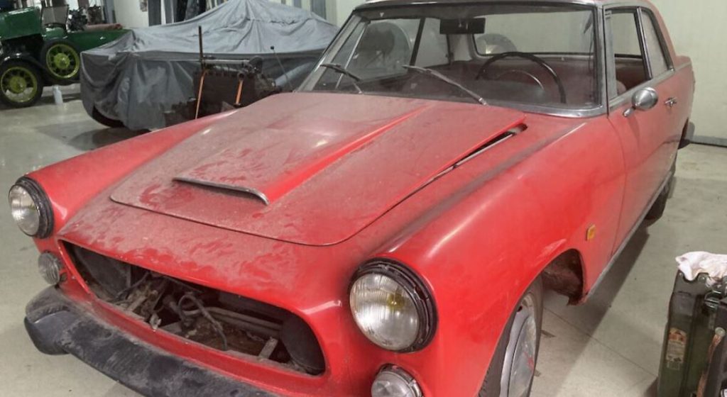 Lancia Flaminia Coupé Pininfarina 2.8 abandonnée depuis plusieurs années