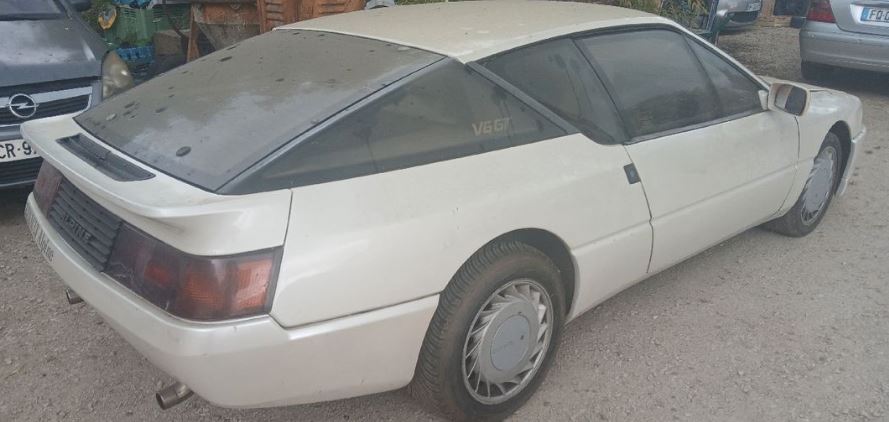 Alpine GTA V6 1986 blanche immobilisée depuis plusieurs années