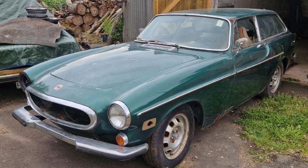 Volvo P1800 ES 1971 retrouvée dans une sortie de grange en France