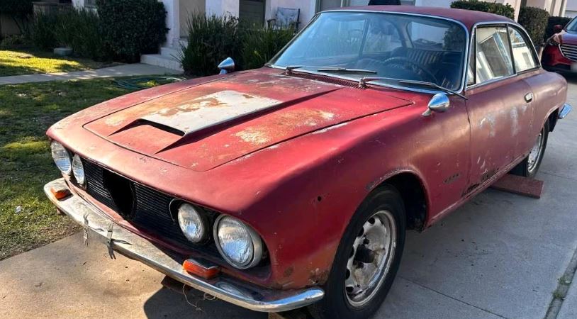Alfa Romeo 2600 Sprint 1964 rouge retrouvée après une longue immobilisation