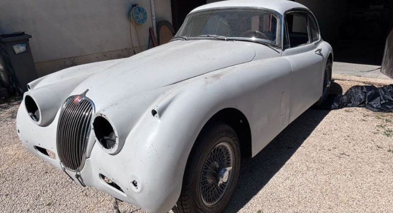 Jaguar XK150S 1960 en cours de restauration après sa découverte