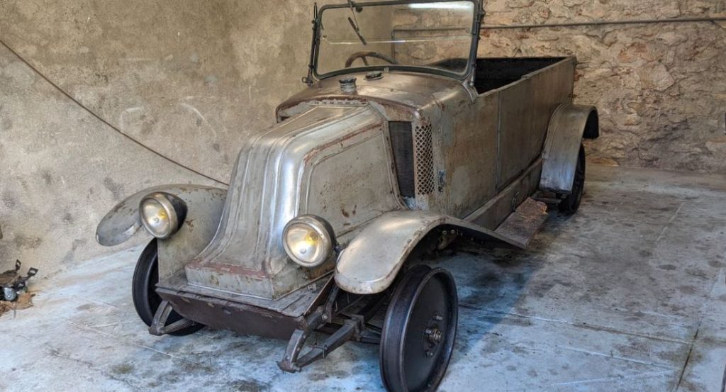 Renault KJ Torpedo des années 1922-1923 retrouvée dans une ancienne grange