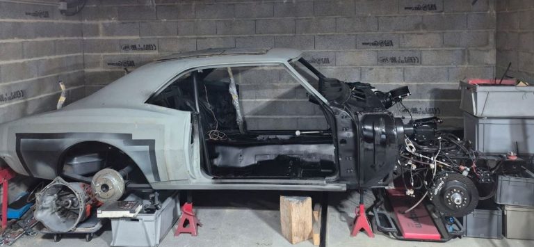 Chevrolet Camaro LS3 de 1968 en cours de restauration complète après sa découverte