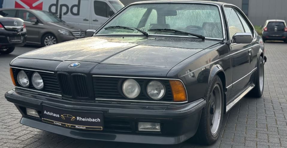 BMW 635 CSi de 1979 retrouvée après plusieurs années d'immobilisation
