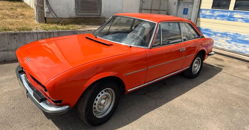 Peugeot 504 Coupé V6 de 1975 dans sa configuration d'origine orange