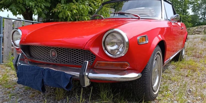 Fiat 124 Spider de 1970 retrouvée avant une restauration