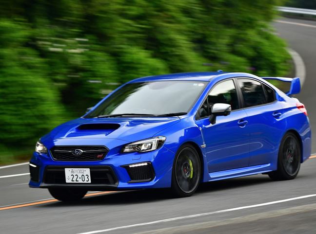 Subaru WRX STI de dernière génération sur route